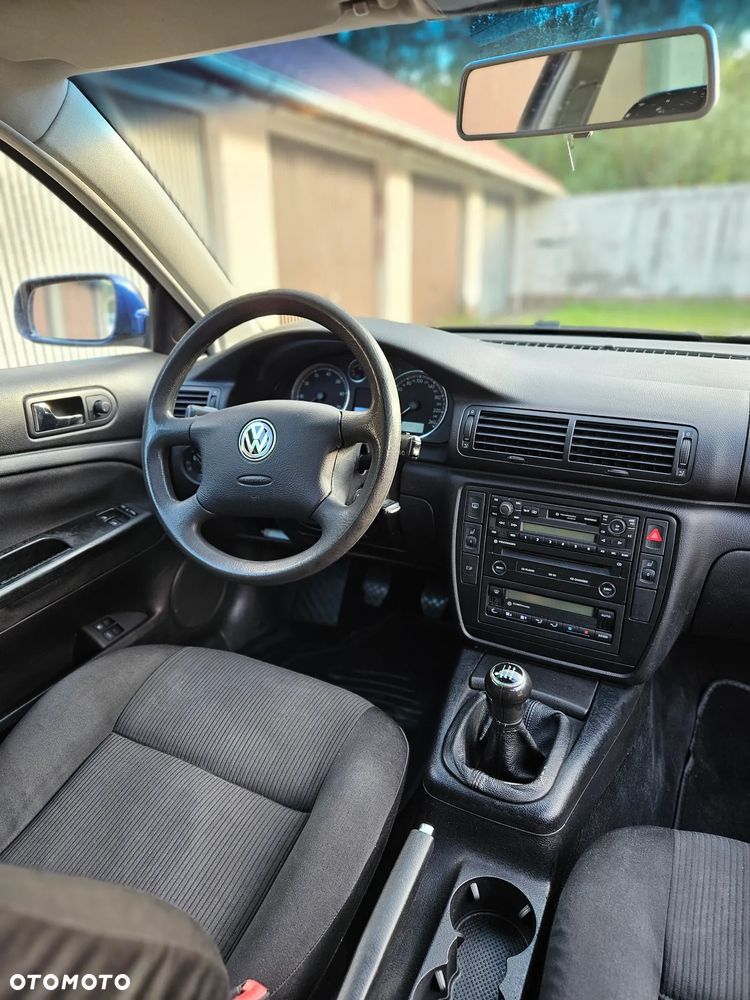 Volkswagen Passat 1.6 - 8