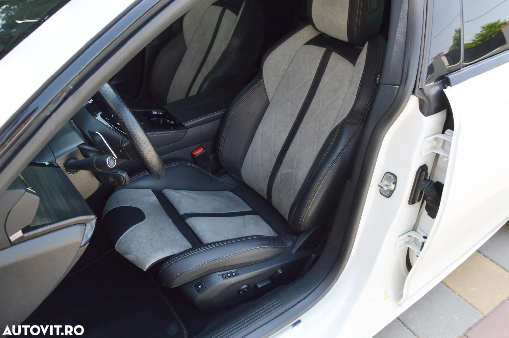 Peugeot 508 Hybrid 225 e-EAT8 GT - 13