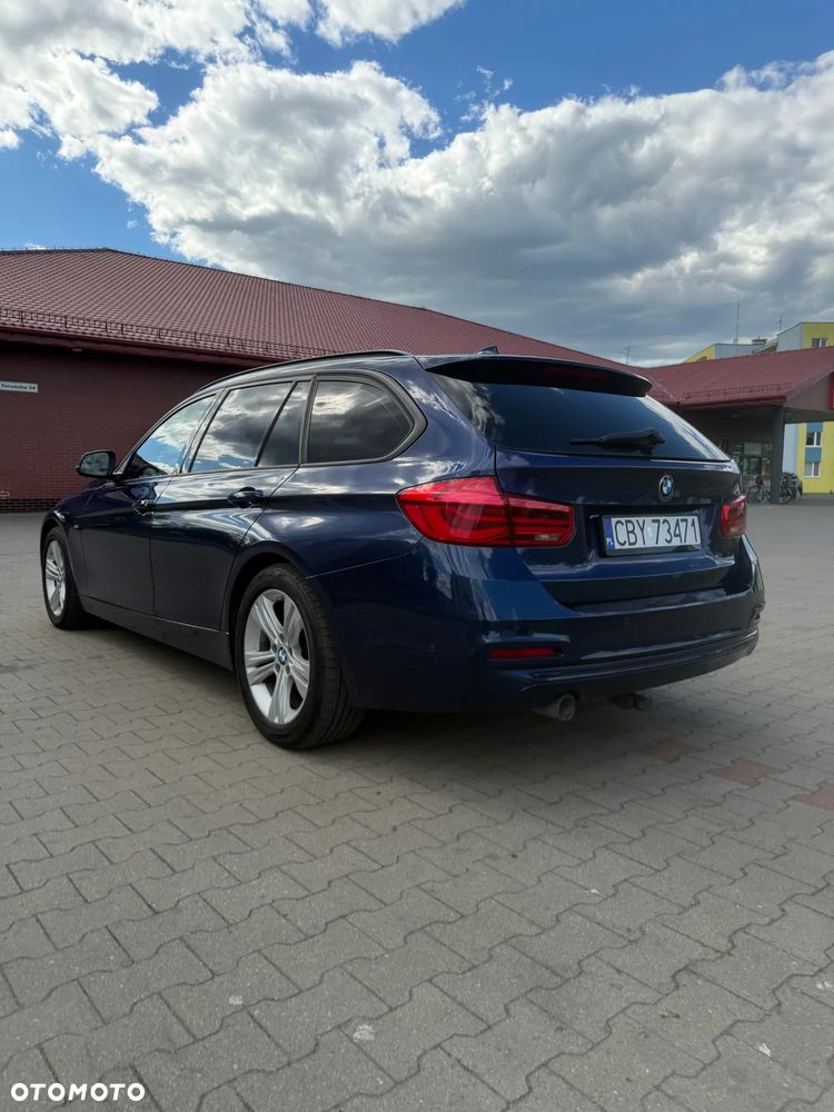 BMW Seria 3 318d Sport Line - 12