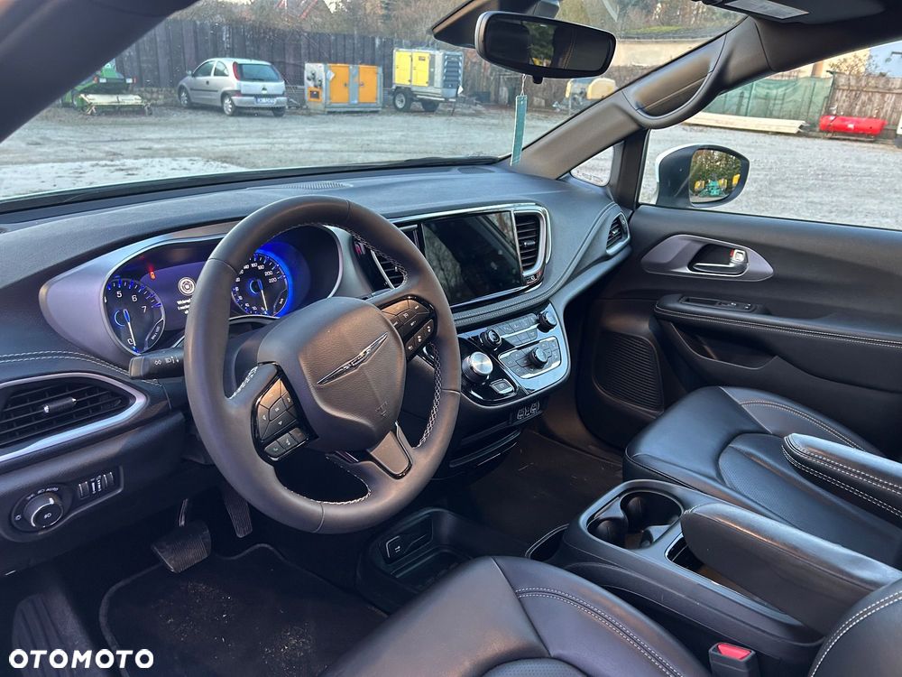 Chrysler Pacifica - 6