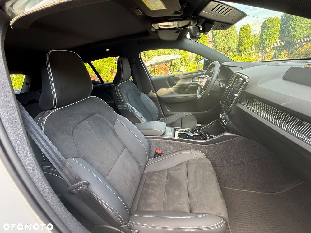 Volvo XC 40 B3 Plus Dark - 31