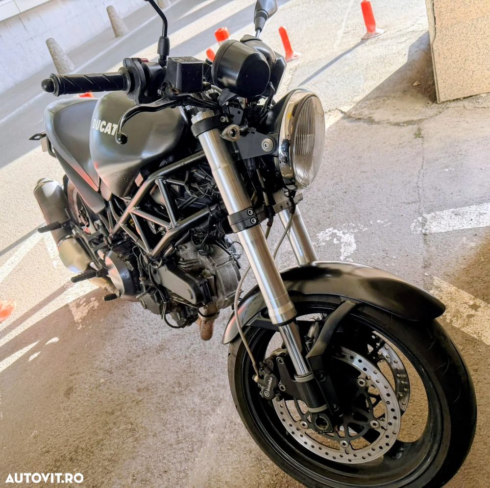 Ducati Monster 695 - 1