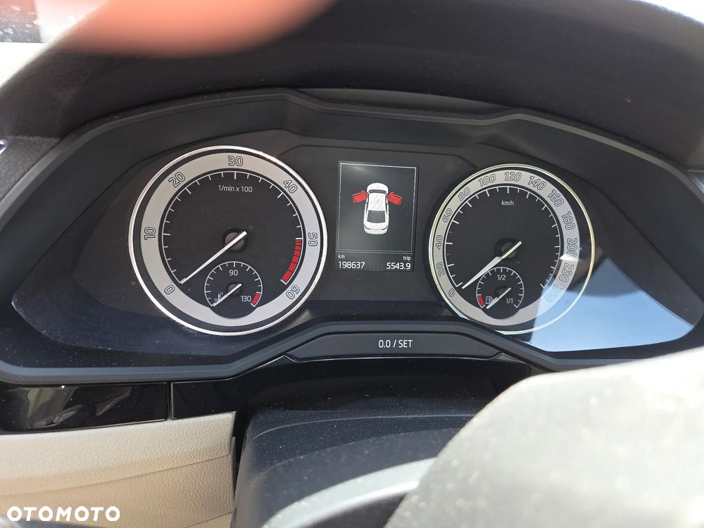 Skoda Superb 2.0 TDI L&K DSG - 5