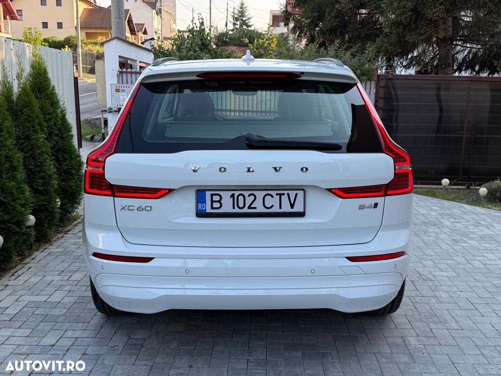 Volvo XC 60 B4 MHEV AT8 AWD Momentum Pro - 10
