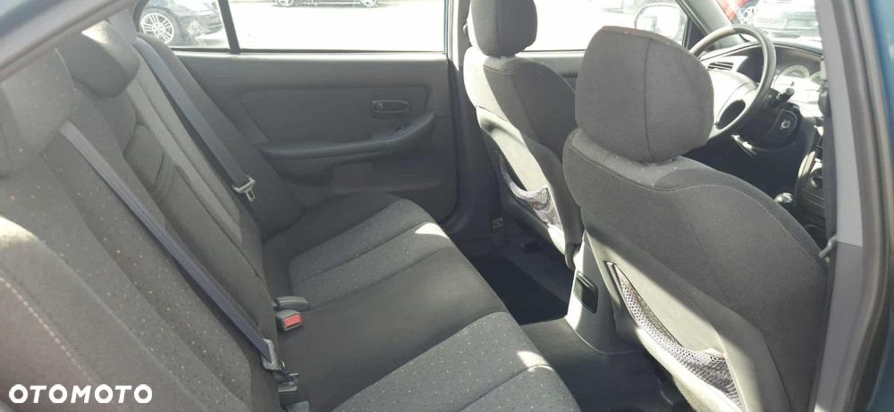 Hyundai Elantra - 9