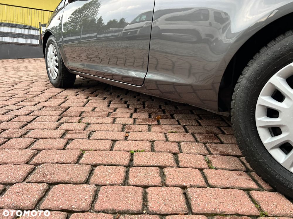 Opel Corsa 1.2 16V Essentia - 13