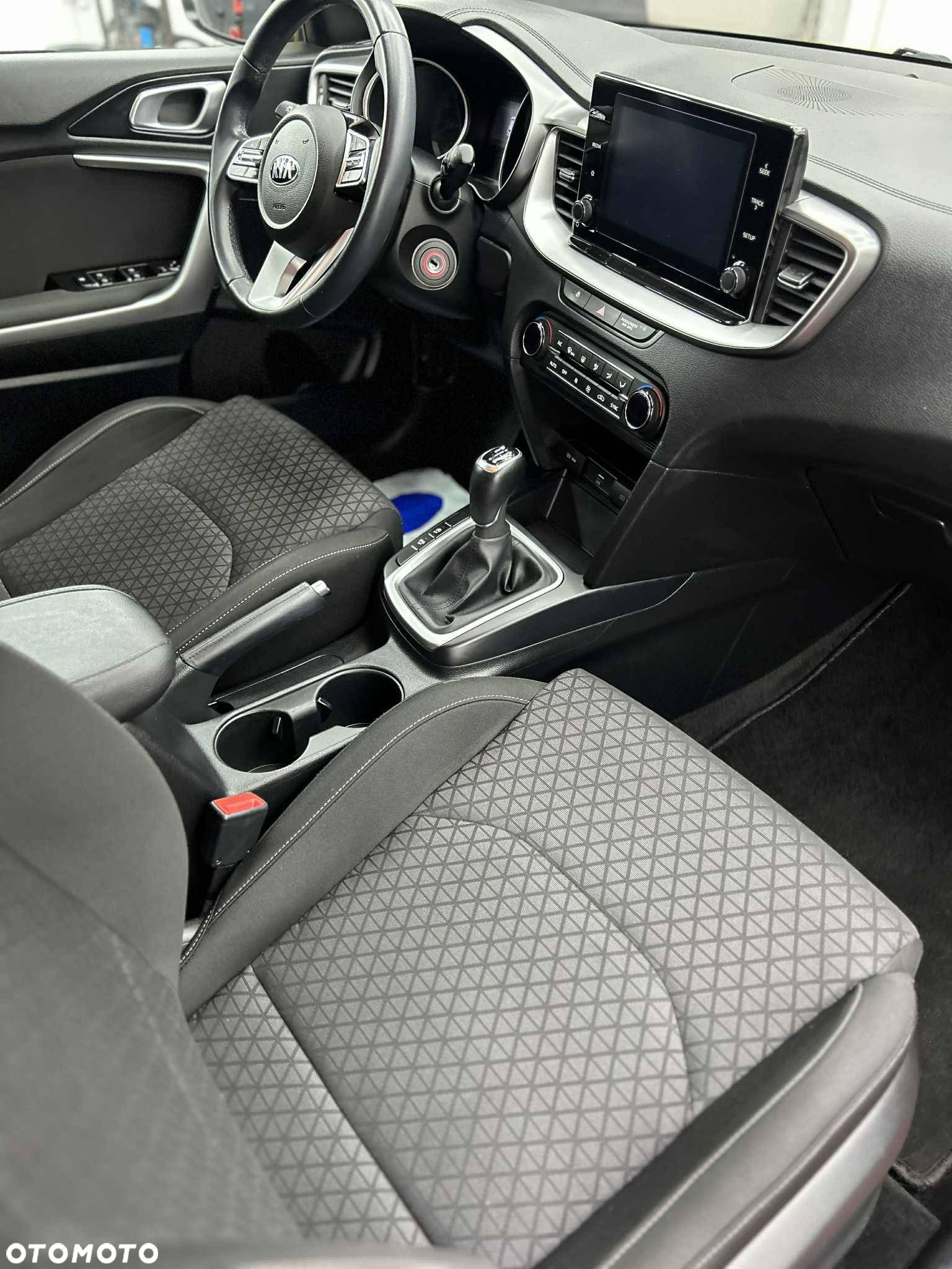 Kia XCeed - 15