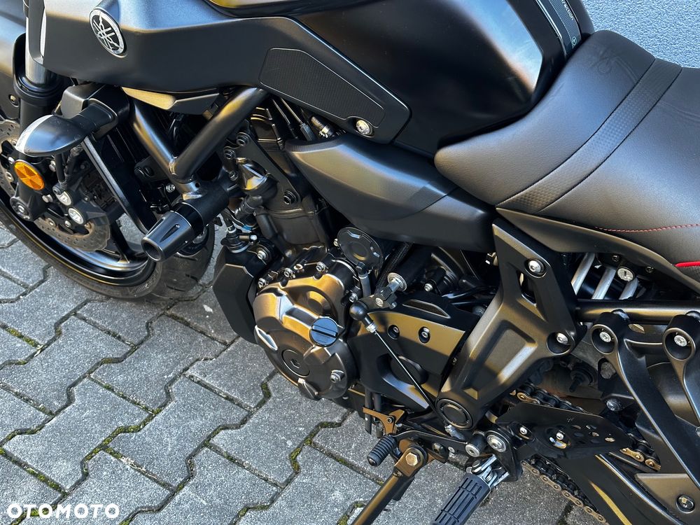 Yamaha MT - 17
