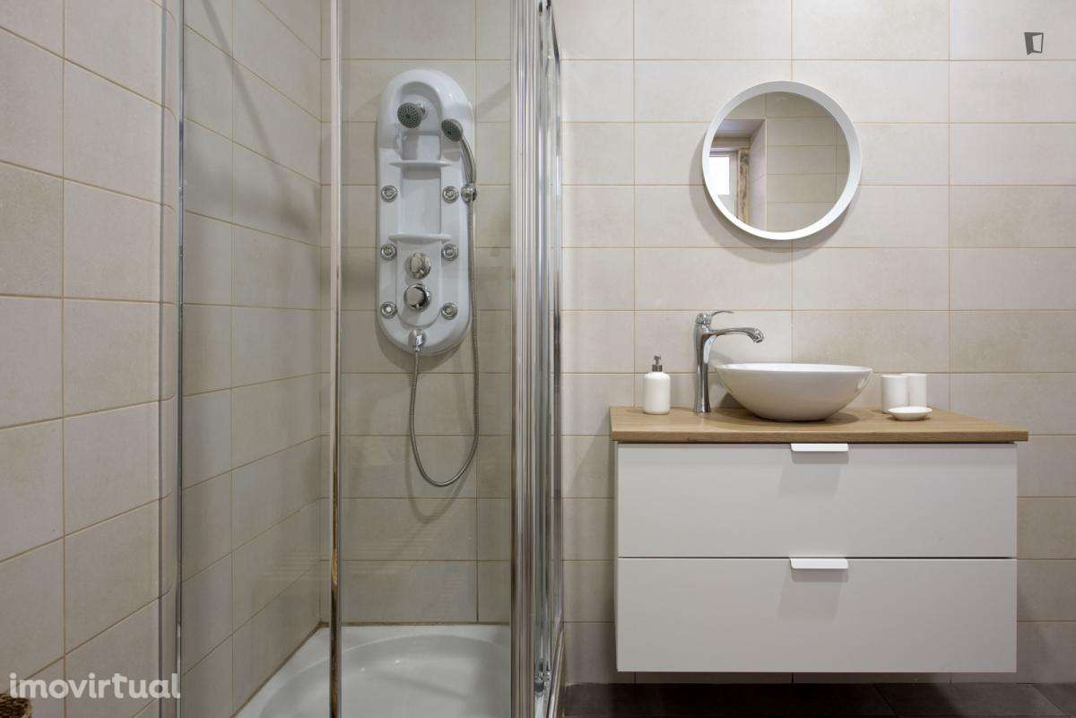 Quarto - localizado em Penha de França Lisbon - Grande imagem: 3/28