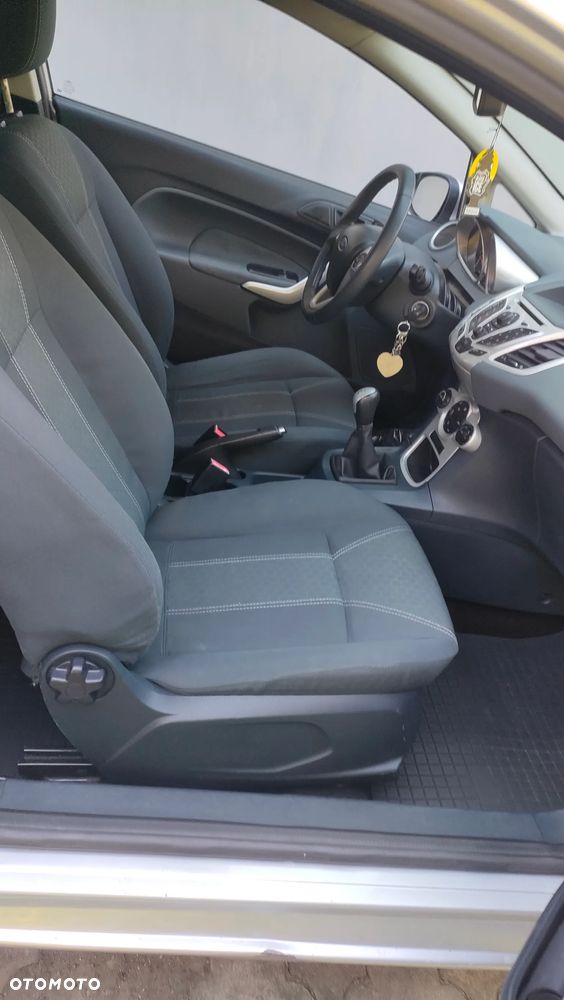 Ford Fiesta 1.4 Ghia - 9