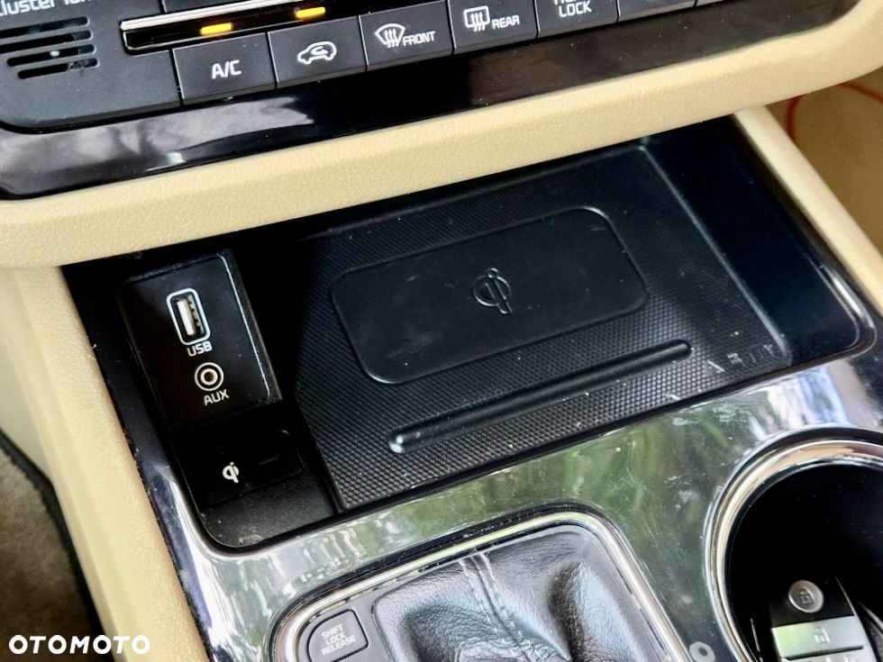 Kia Carnival - 29