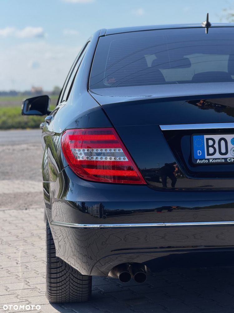 Mercedes-Benz Klasa C 180 CGI Automatik BlueEFFICIENCY Avantgarde - 31