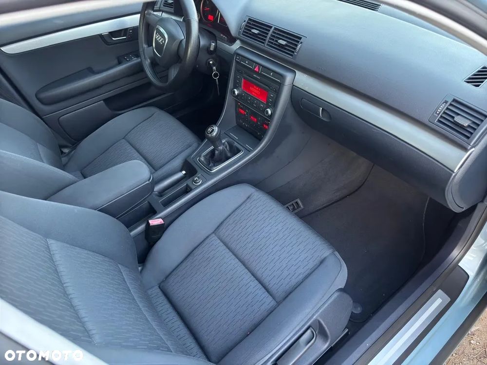 Audi A4 Limousine - 17