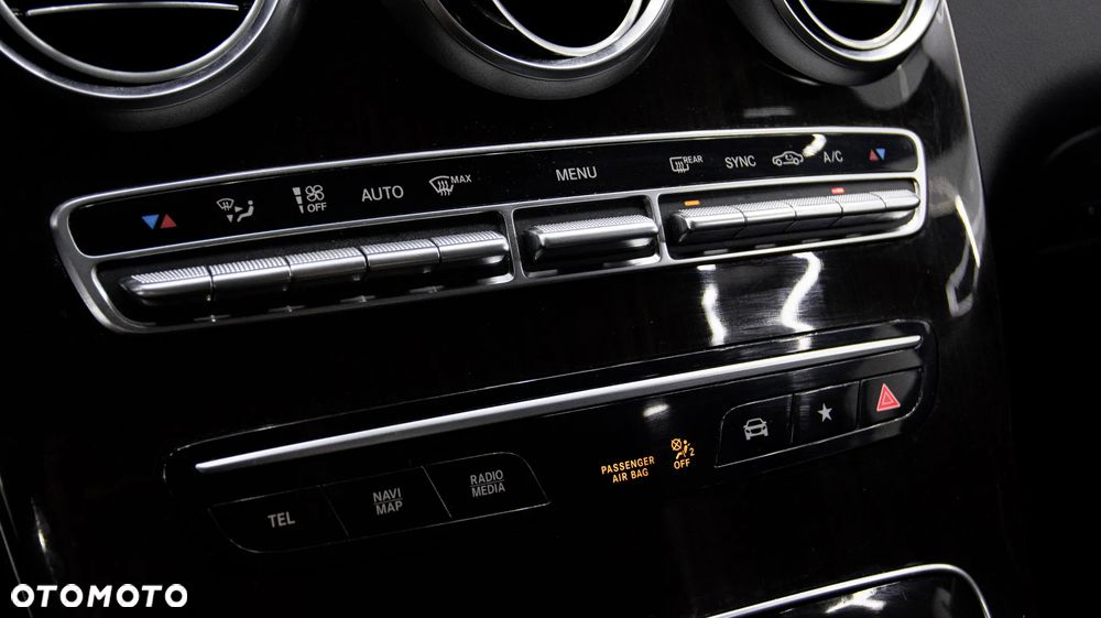 Mercedes-Benz GLC 200 4Matic 9G-TRONIC AMG Line - 23