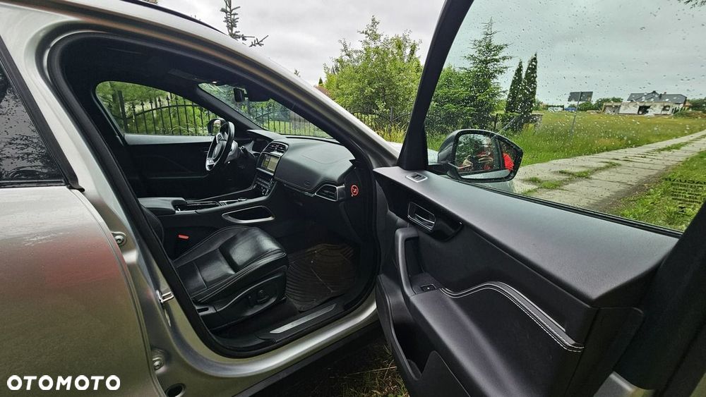Jaguar F-Pace - 23