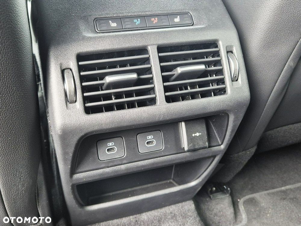 Land Rover Discovery Sport - 28