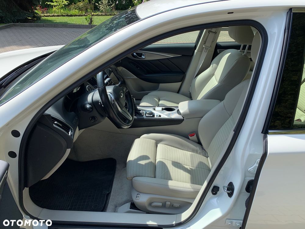 Infiniti Q50 Hybrid Sport Tech - 6