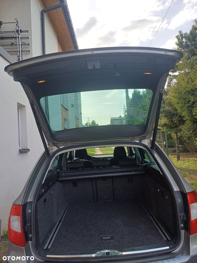 Skoda Superb Combi 2.0 TDI 4x4 DSG AllDrive - 24