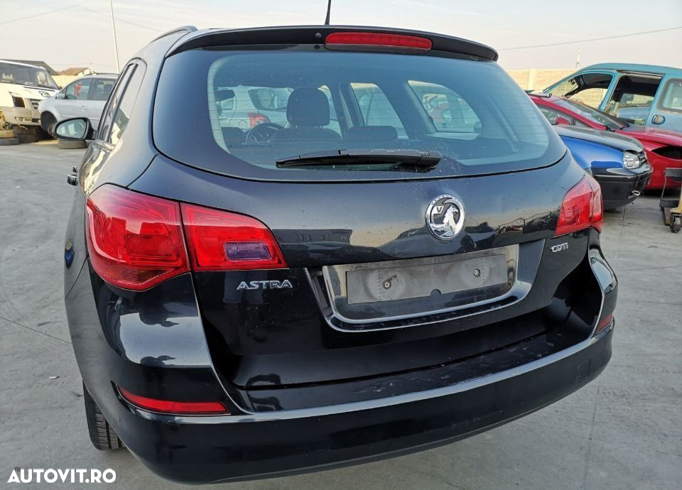 Electromotor Opel Astra J motor 1.7 DTJ an 2011 - 4