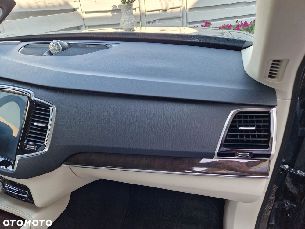 Volvo XC 90 D5 AWD Momentum - 31