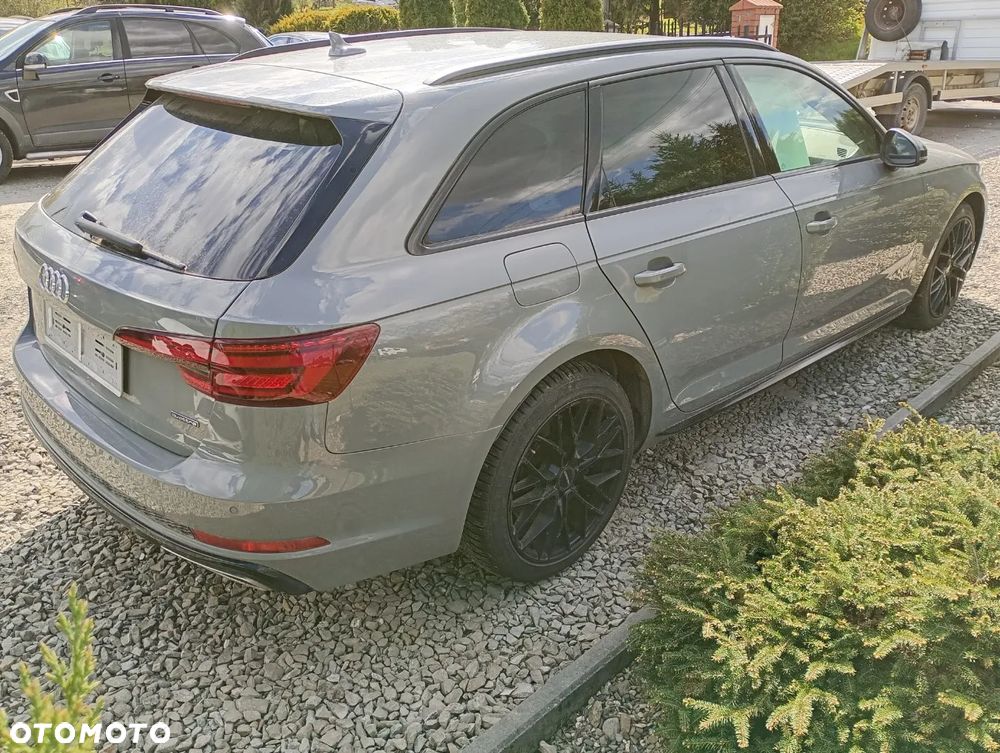 Audi A4 Avant 45 TFSI quattro S tronic design - 2