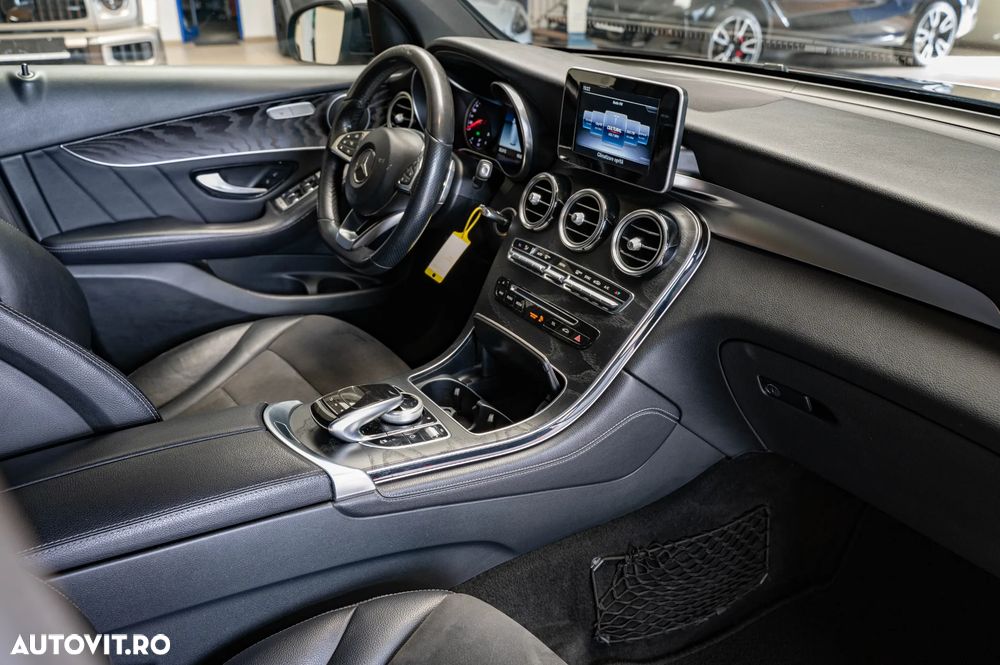 Mercedes-Benz GLC 250 4MATIC 9G-TRONIC AMG Line - 12