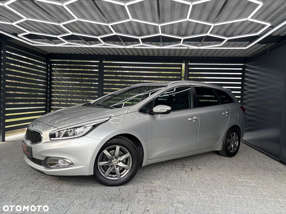 Kia Ceed 1.6 GDI Dream Team Edition - 19