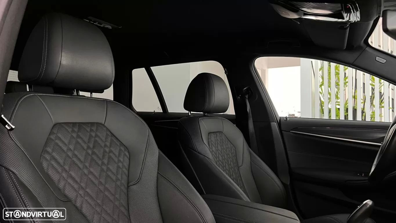 BMW 530 e Pack Desportivo M - 37