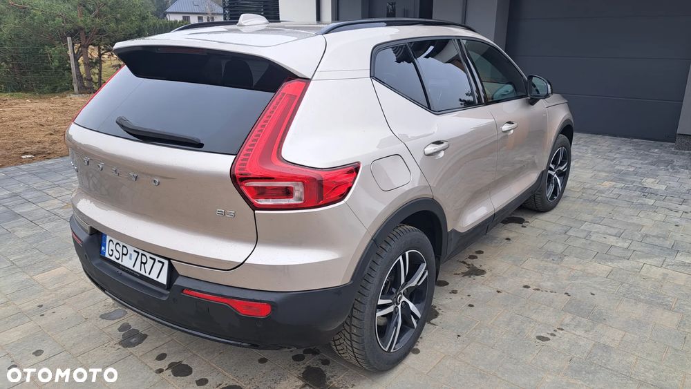 Volvo XC 40 B3 Plus Dark - 2