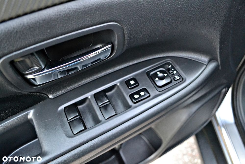 Mitsubishi Outlander 2.2 DID Intense + 4WD - 37