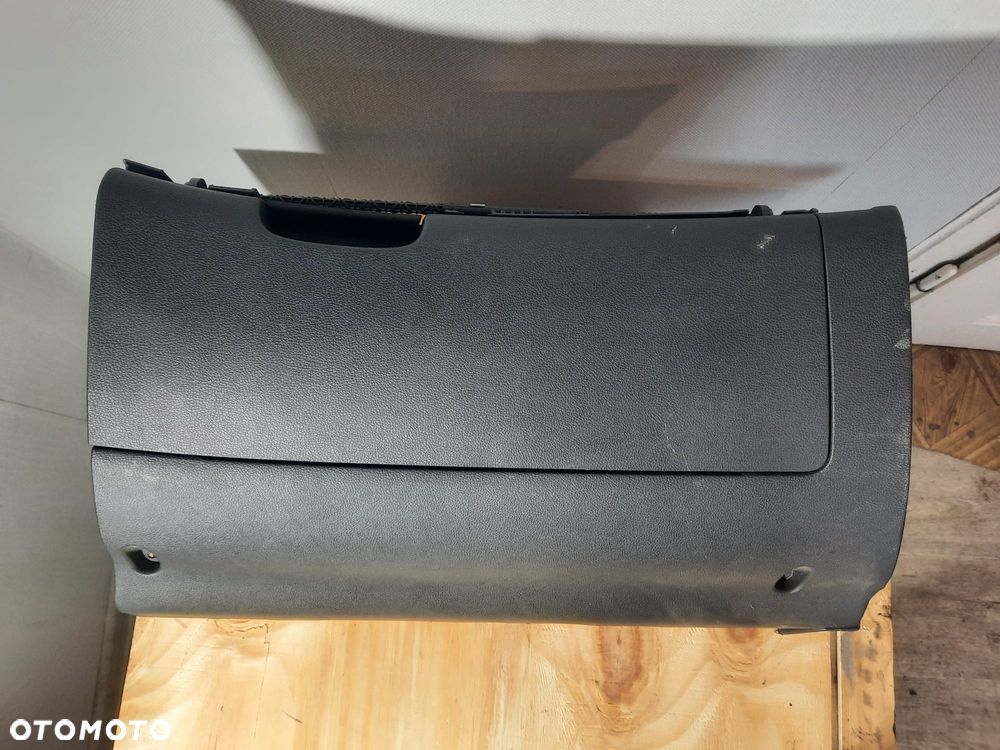 Skoda Octavia II 2 schowek pasażera - 2