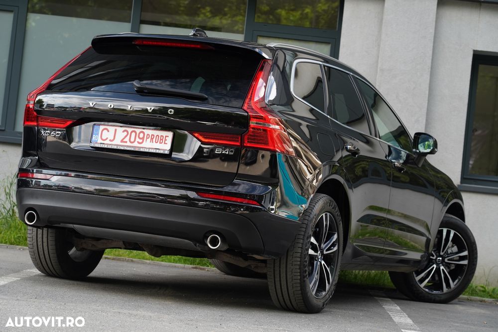 Volvo XC 60 B4 MHEV AT8 AWD Momentum Pro - 31