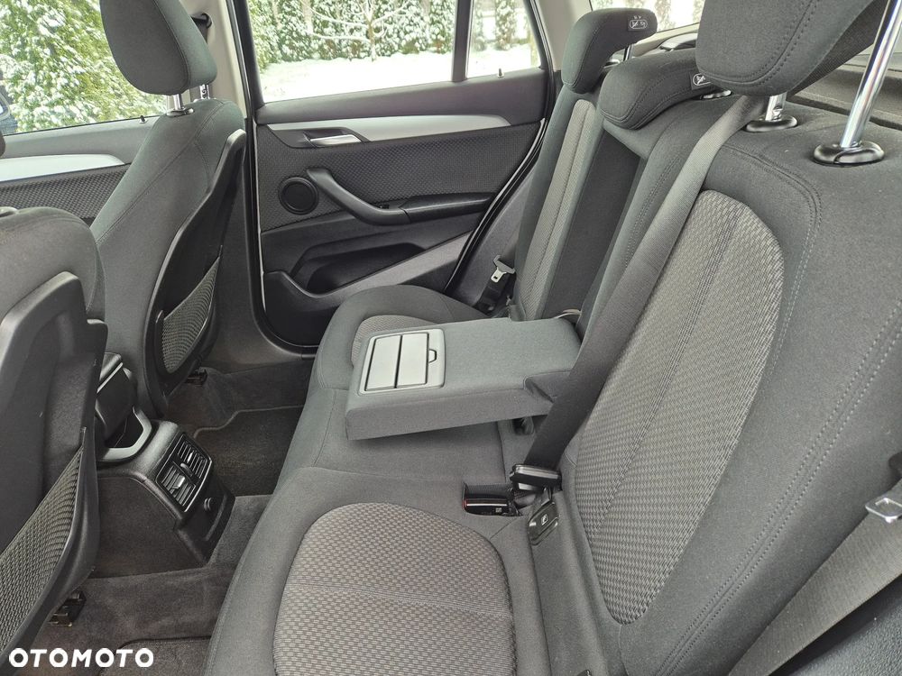 BMW X1 sDrive18d - 10