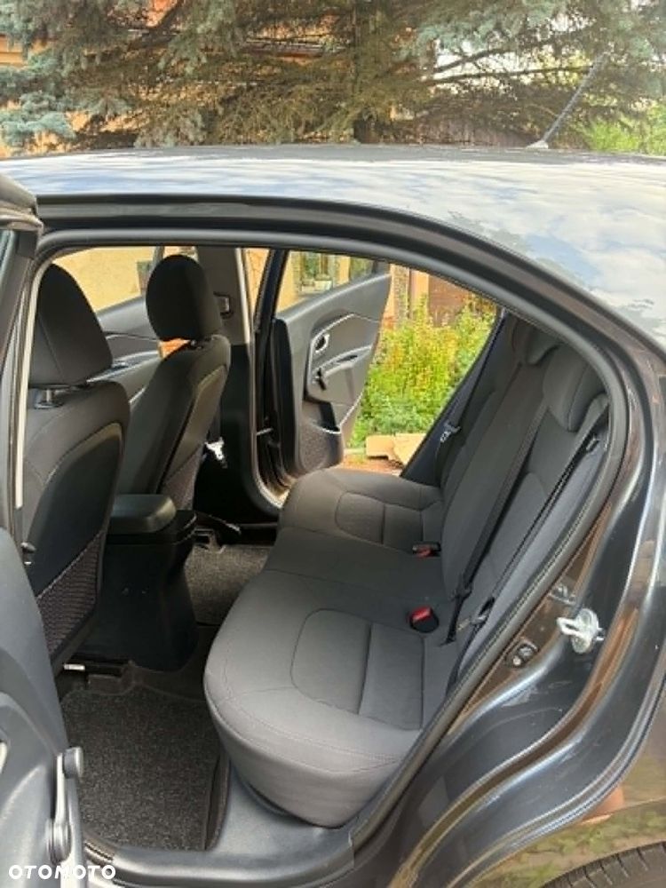 Kia Rio 1.2 L - 13