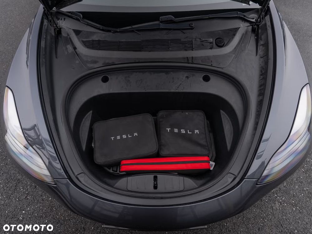 Tesla Model 3 - 9
