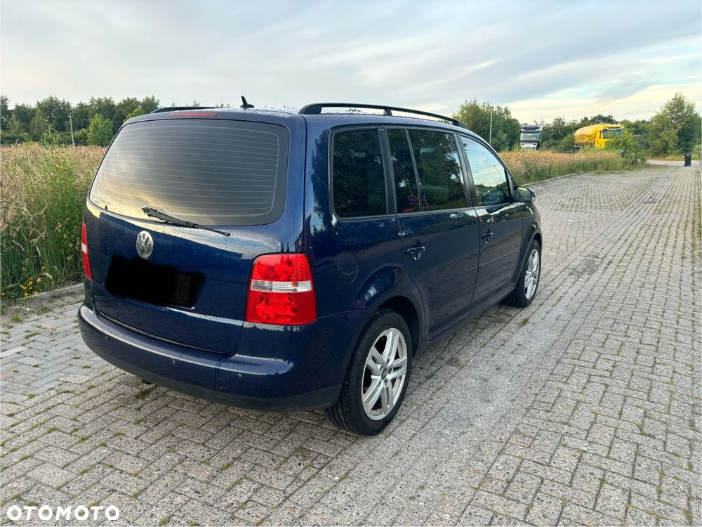 Volkswagen Touran 1.9 TDI Highline DSG - 3