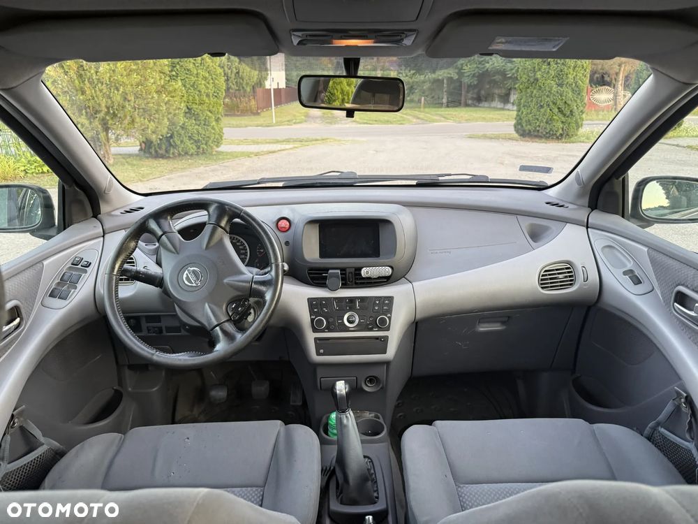 Nissan Almera Tino dCi visia - 13