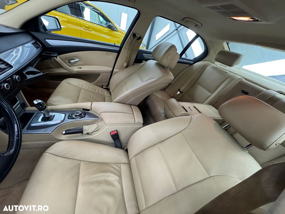 BMW Seria 5 520d Aut. - 24