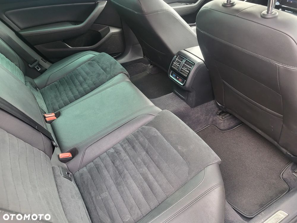 Volkswagen Passat 2.0 TDI SCR 4Mot DSG Highline - 12