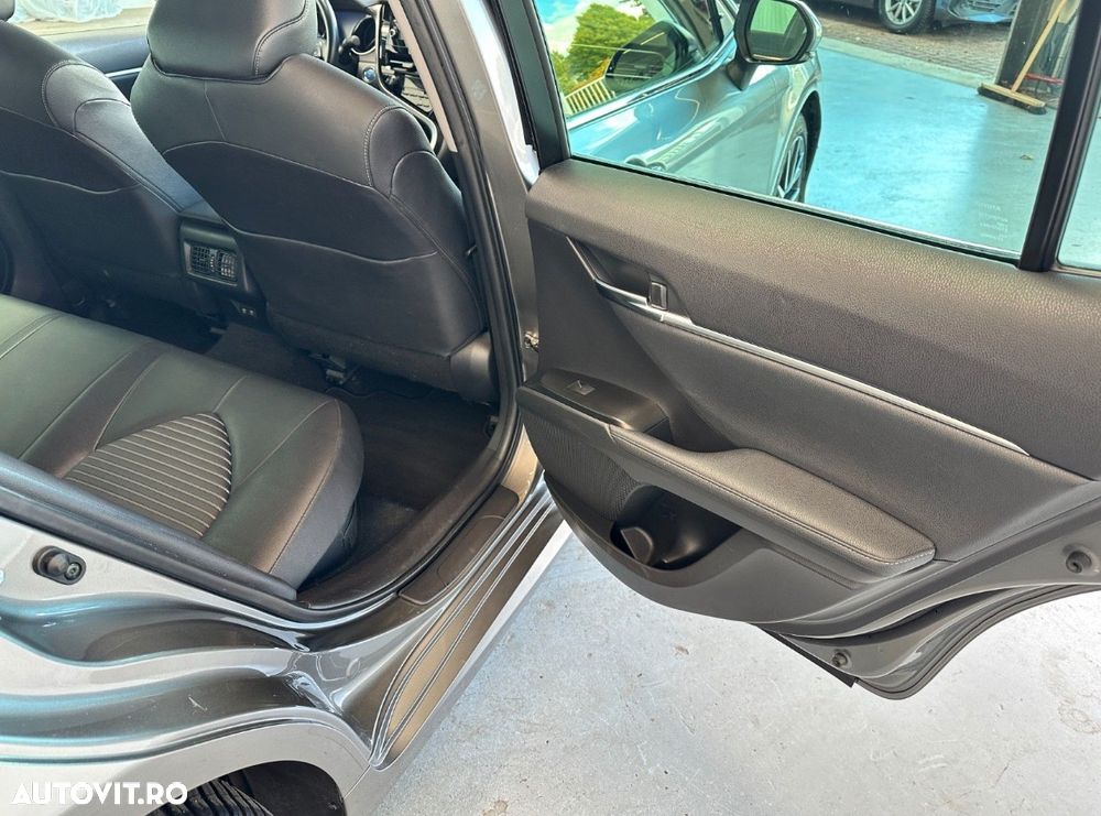 Toyota Camry Executive - 19