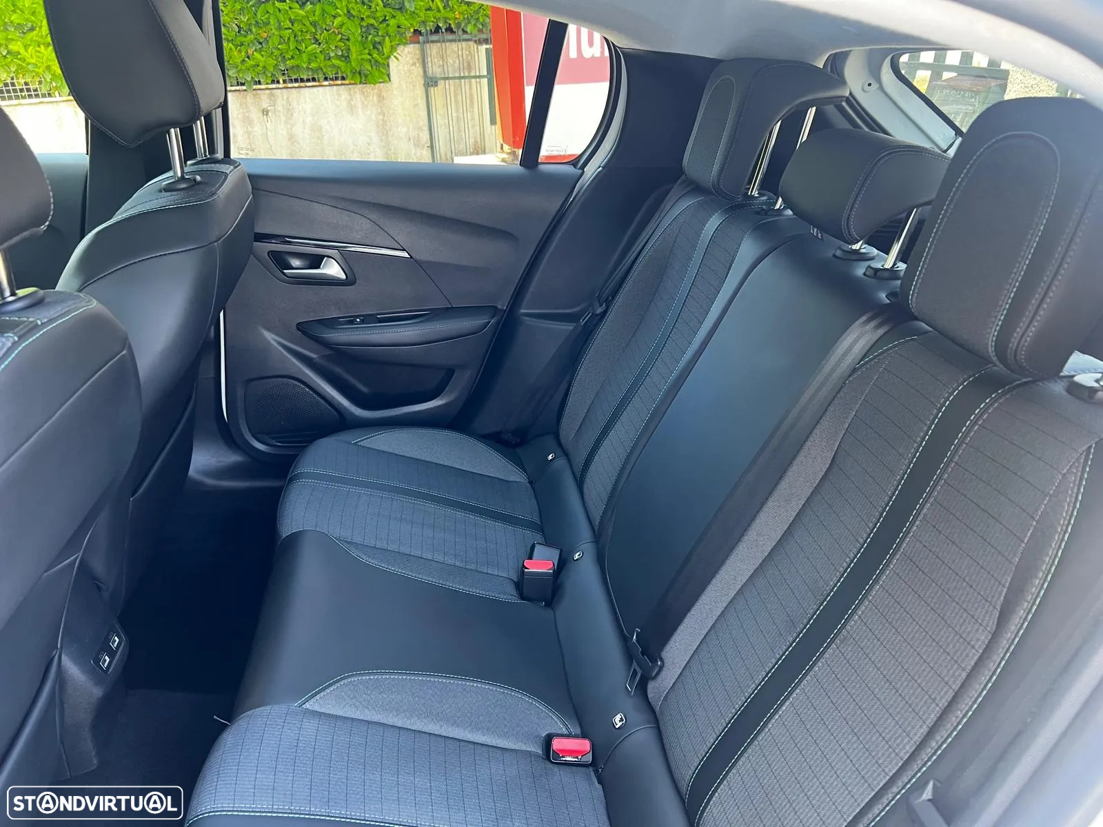 Peugeot 208 1.2 PureTech Allure Pack EAT8 - 13