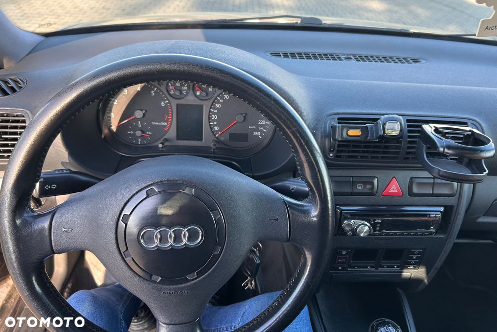 Audi A3 3-drzwiowe 1.6 Attraction - 14