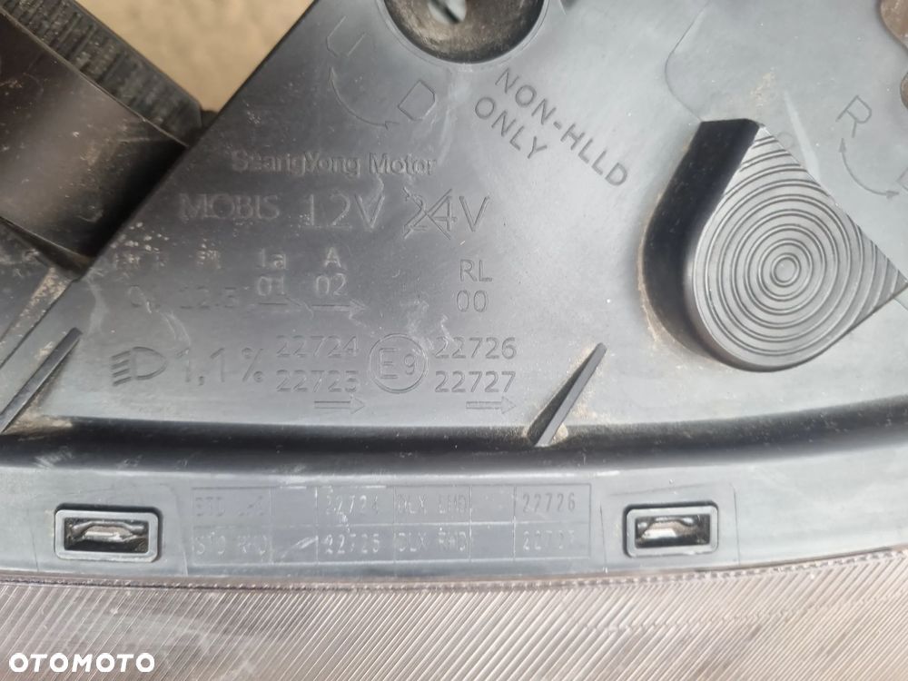 SSANGYONG TIVOLI LIFT LAMPA PRZEDNIA LEWA - 9