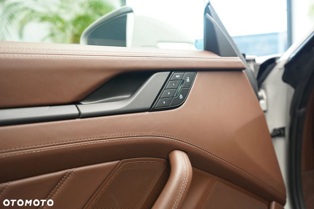 Porsche 911 Targa 4 GTS - 22