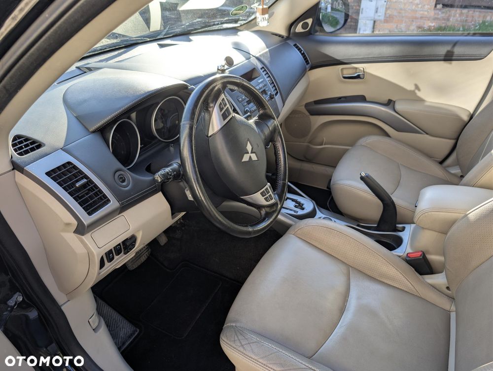 Mitsubishi Outlander 2.4 Instyle EU5 CVT - 9