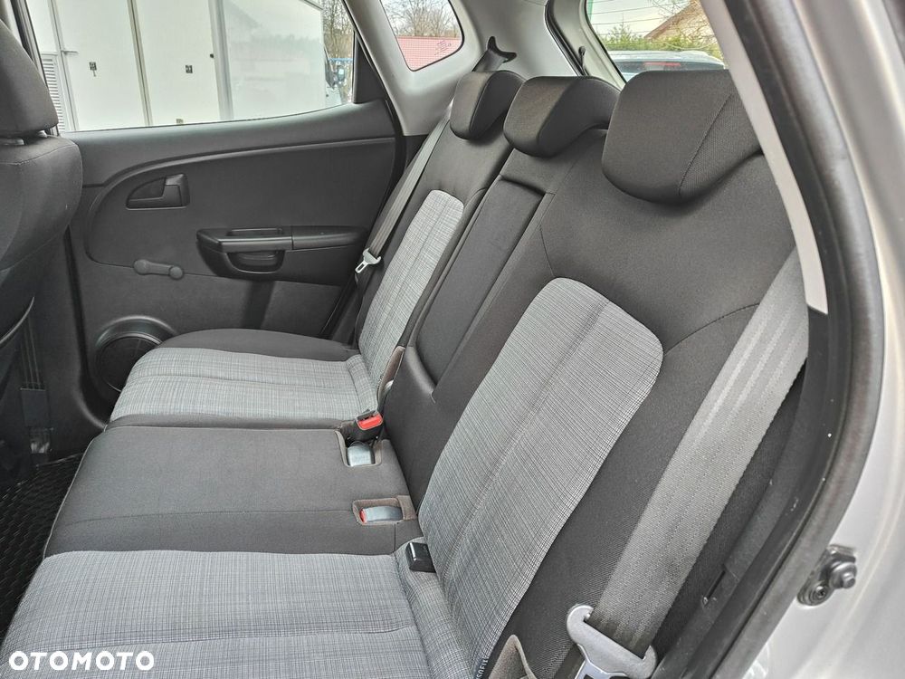 Kia Venga - 25