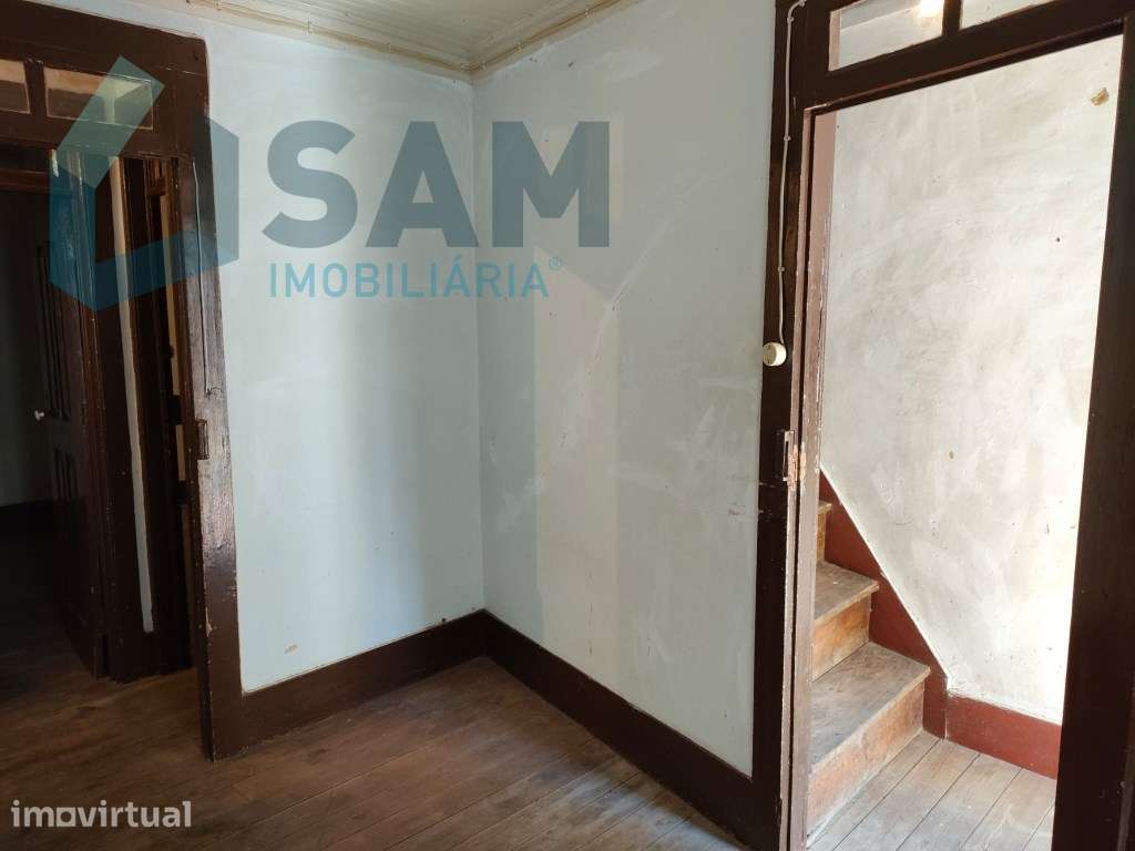 Moradia com Dois Pisos Independentes em Gouveia | Potencial de Inve... - Grande imagem: 3/35