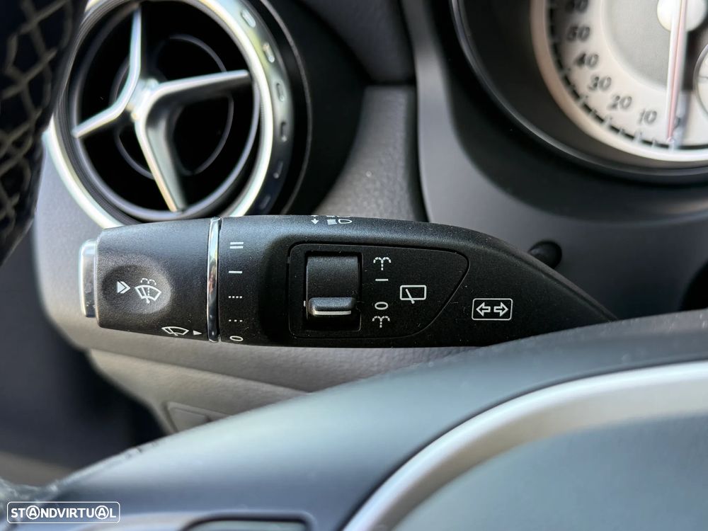 Mercedes-Benz GLA 180 CDI Urban - 35