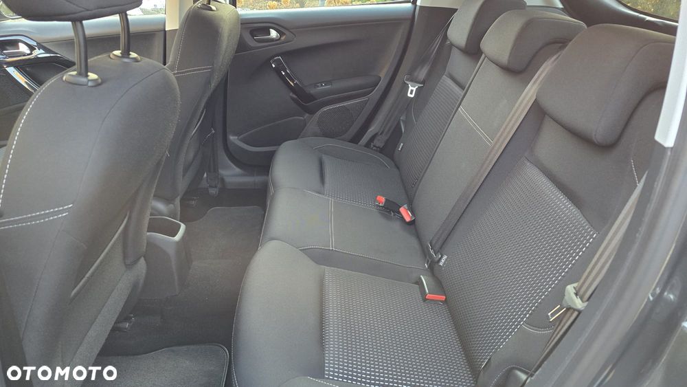 Peugeot 208 1.2 PureTech GPF Signature S&S - 12