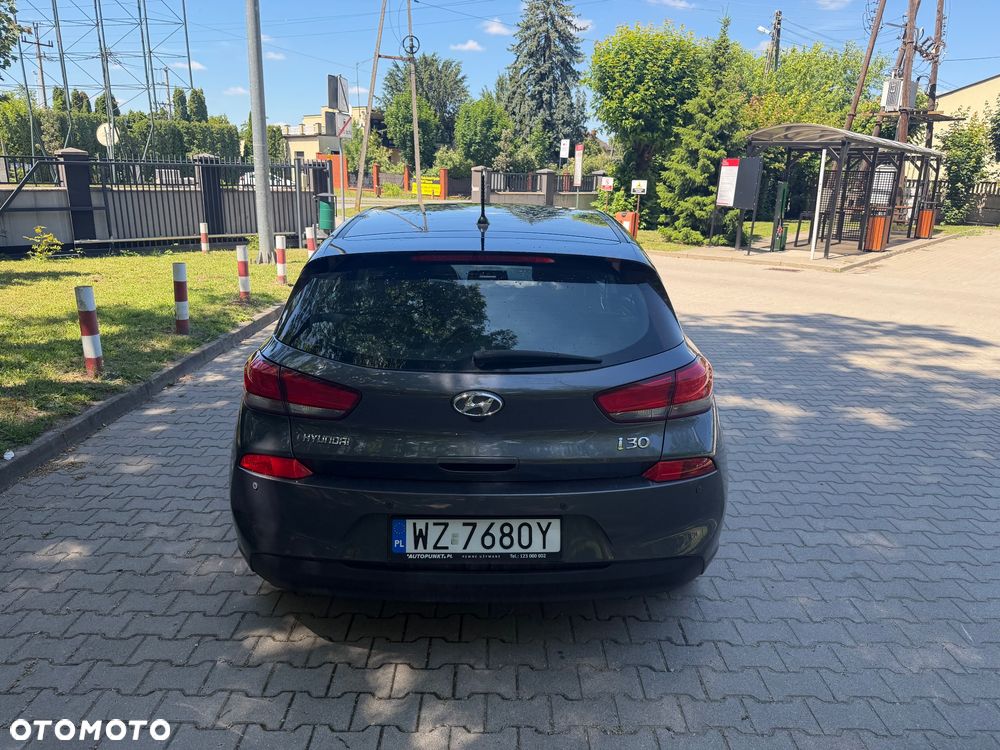 Hyundai i30 1.4 Classic + - 6